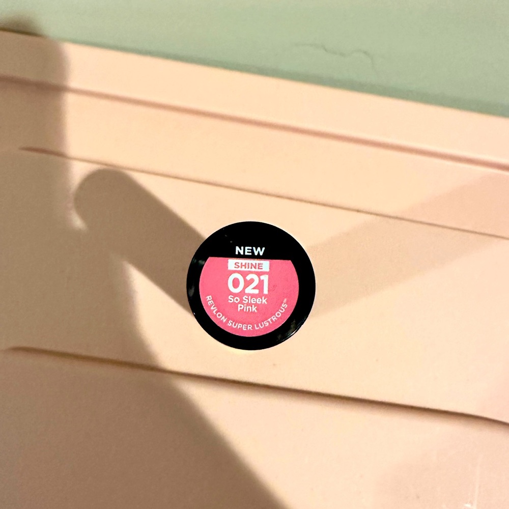 REVLON Super Lustrous Glass Shine Lipstick in shade 021 So Sleek Pink
